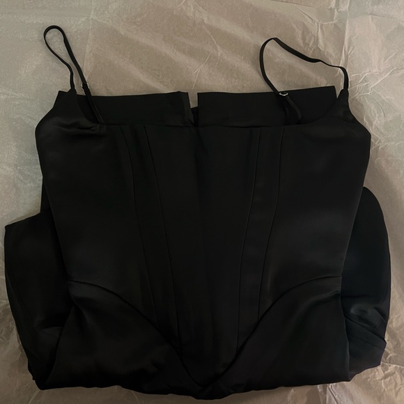 HOUSE OF CB 'Anais' Black Satin Pointed Corset Midi Dress - Picture 6 of 11